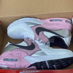 WMNS NIKE AIR MAX EXCEE (never worn)